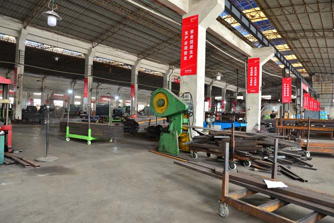 聚仁匯貨架生產(chǎn)車間